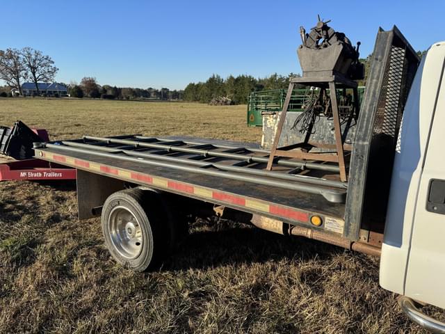 Image of Ford F-450 equipment image 3