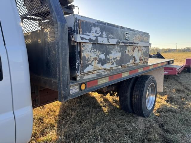 Image of Ford F-450 equipment image 4