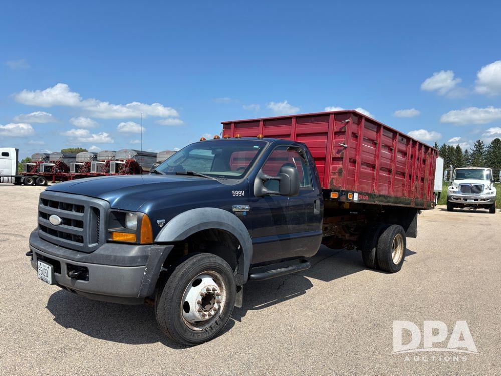 Image of Ford F-450 Primary image