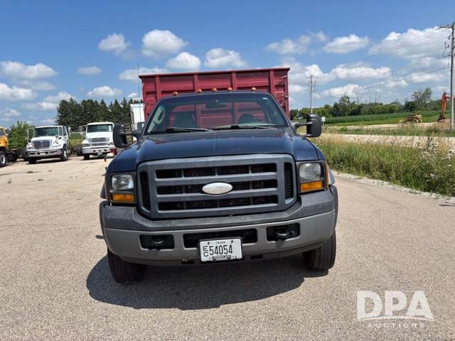 Image of Ford F-450 equipment image 3