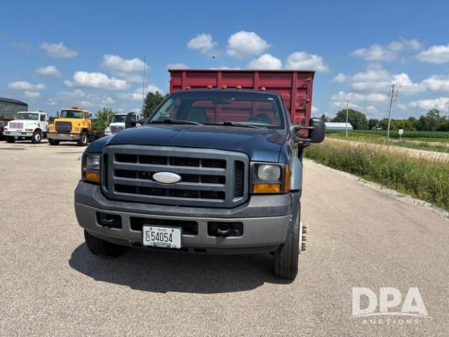 Image of Ford F-450 equipment image 2