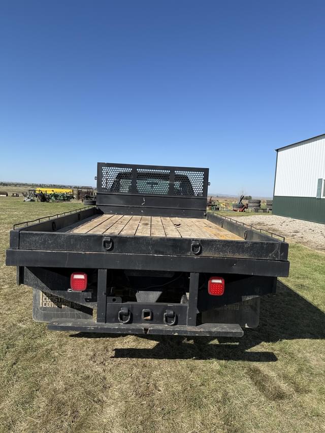 Image of Ford F-450 equipment image 4