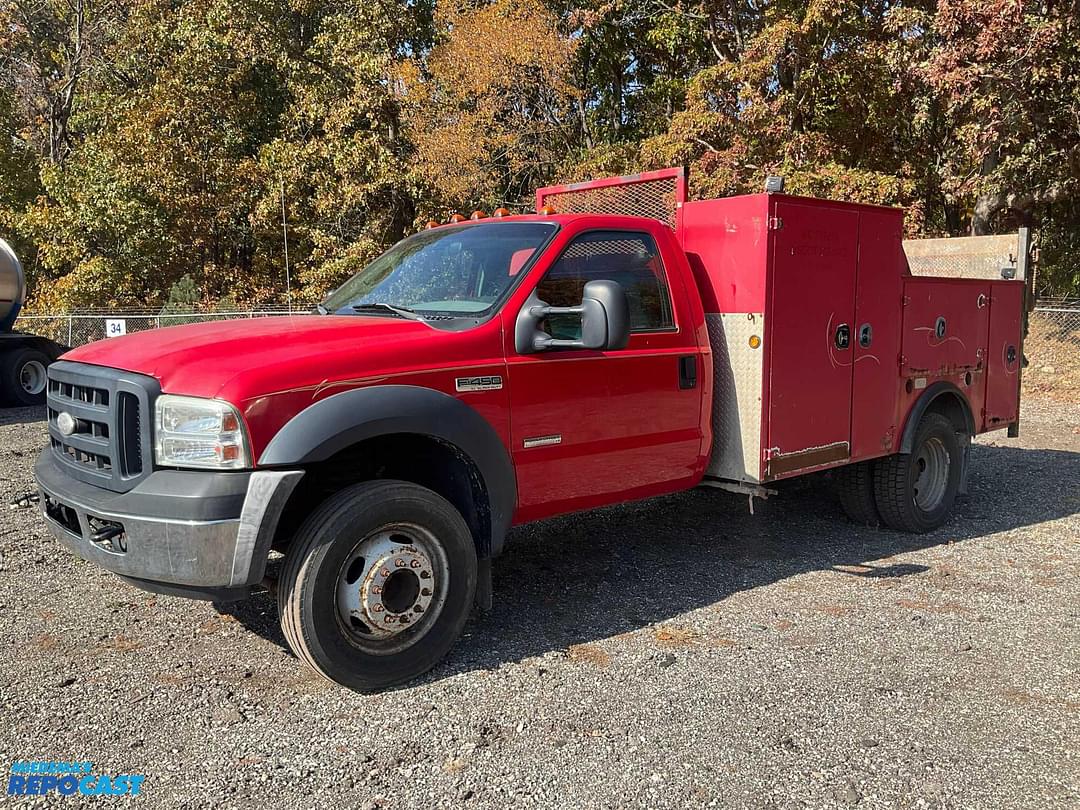 Image of Ford F-450 Primary image