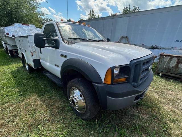 Image of Ford F-450 equipment image 4