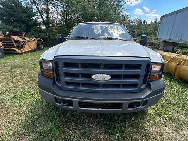 Image of Ford F-450 equipment image 3