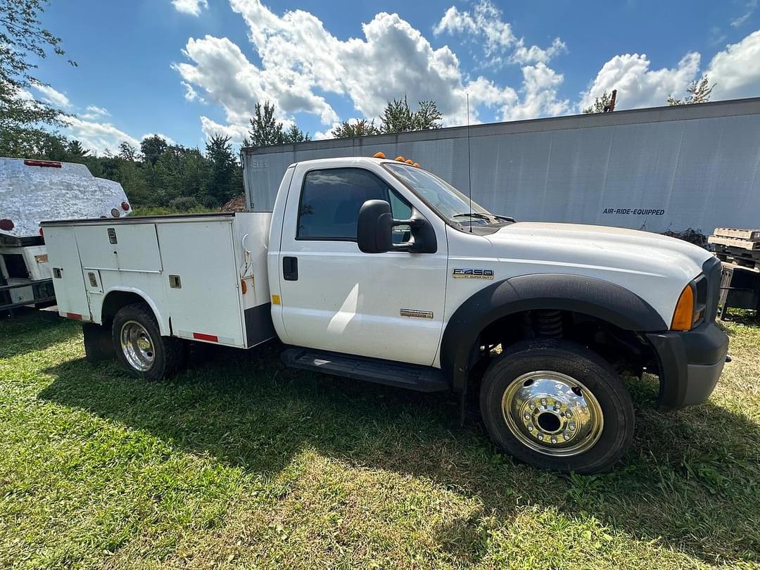 Image of Ford F-450 Primary image