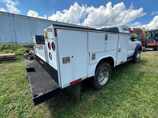 Image of Ford F-450 equipment image 2