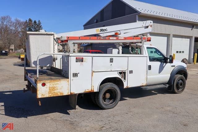 Image of Ford F-450 equipment image 4