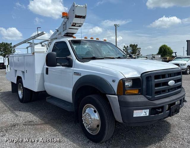 Image of Ford F-450 equipment image 2