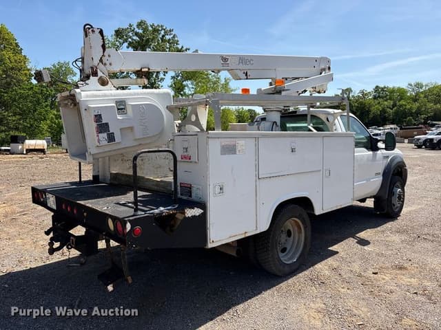 Image of Ford F-450 equipment image 4