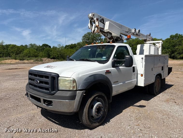 2006 Ford F-450 Equipment Image0