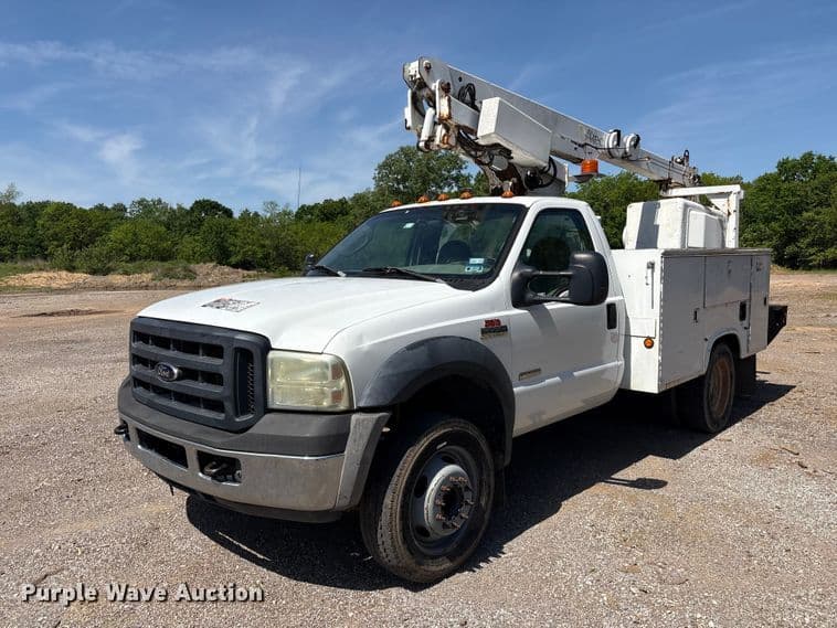 Image of Ford F-450 Primary image