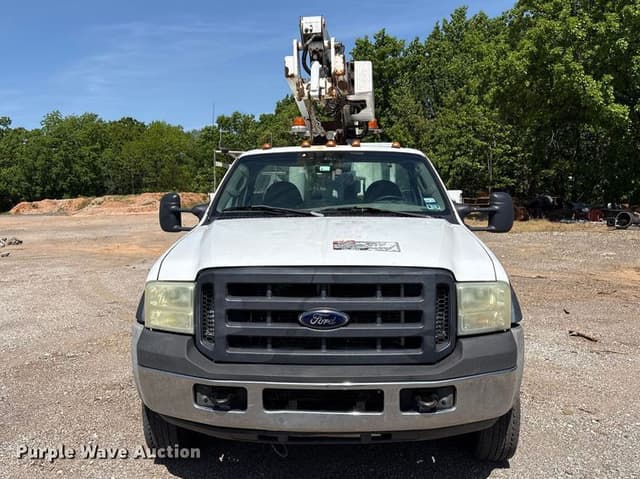 Image of Ford F-450 equipment image 1