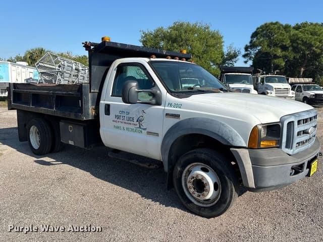 Image of Ford F-450 equipment image 2