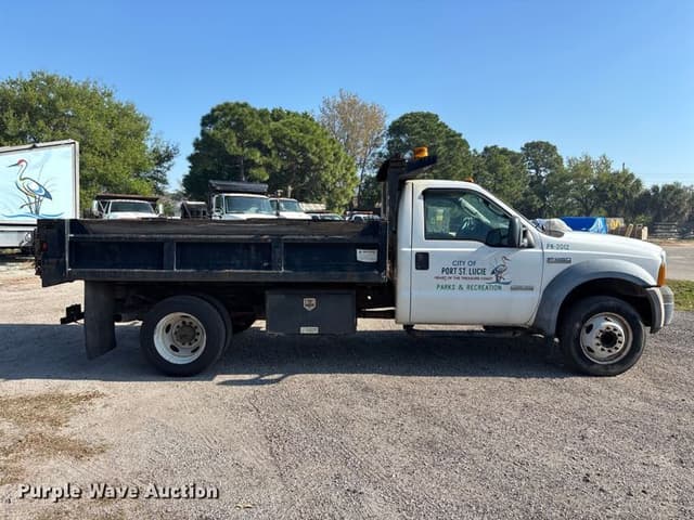 Image of Ford F-450 equipment image 3