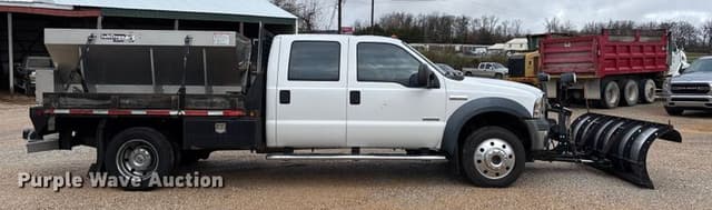 Image of Ford F-450 equipment image 3