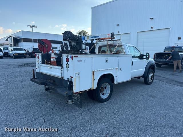 Image of Ford F-450 equipment image 4