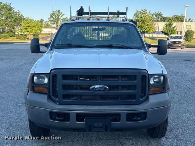 Image of Ford F-450 equipment image 1