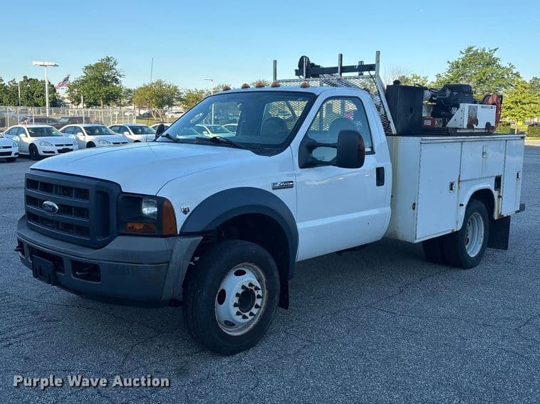 Image of Ford F-450 Primary image
