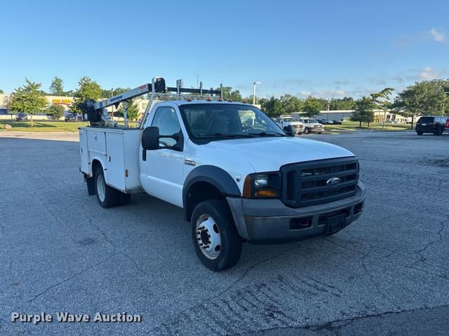 Image of Ford F-450 equipment image 2