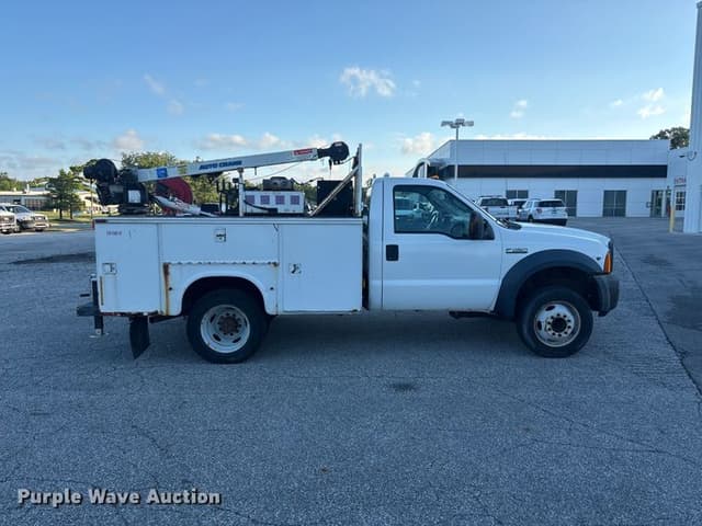 Image of Ford F-450 equipment image 3