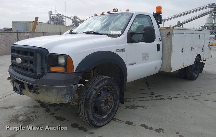 2006 Ford F-450 Equipment Image0