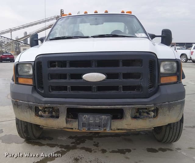 Image of Ford F-450 equipment image 1