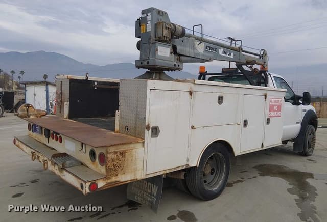 Image of Ford F-450 equipment image 4