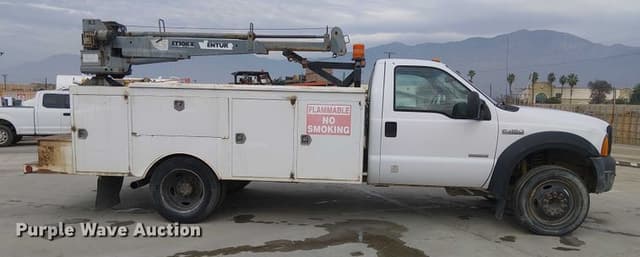 Image of Ford F-450 equipment image 3