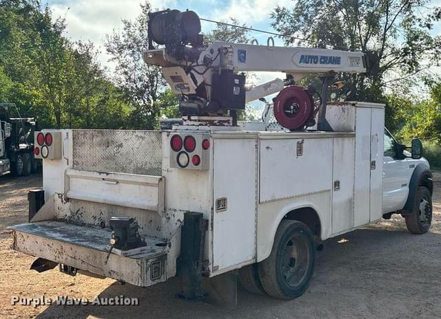 Image of Ford F-450 equipment image 4