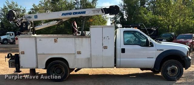 Image of Ford F-450 equipment image 3