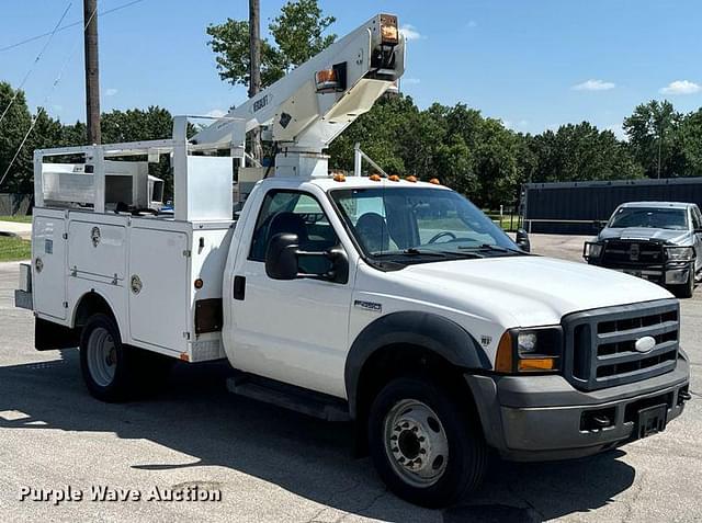 Image of Ford F-450 equipment image 2