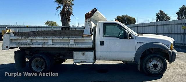 Image of Ford F-450 equipment image 3