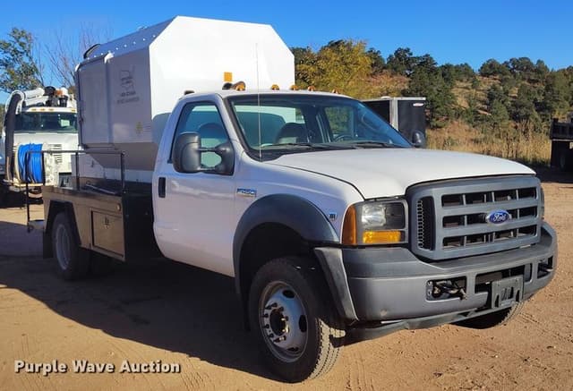 Image of Ford F-450 equipment image 2