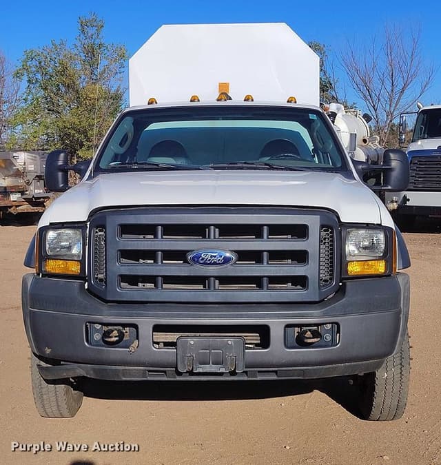 Image of Ford F-450 equipment image 1