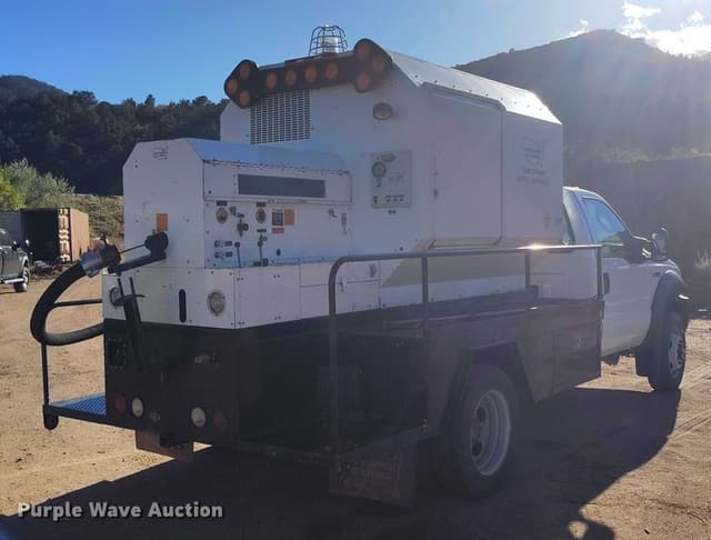 Image of Ford F-450 equipment image 4