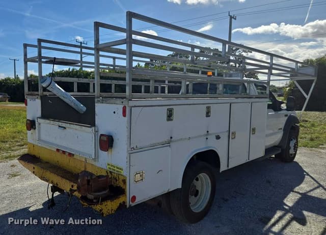 Image of Ford F-450 equipment image 4