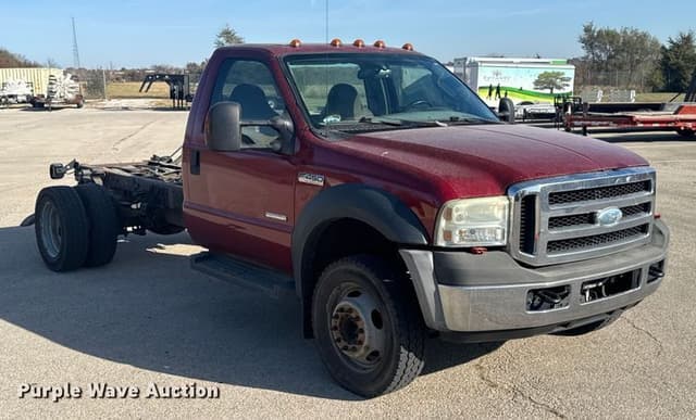 Image of Ford F-450 equipment image 2