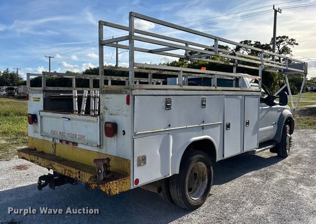 Image of Ford F-450 equipment image 4