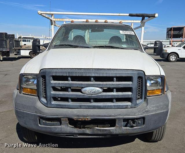 Image of Ford F-450 equipment image 1