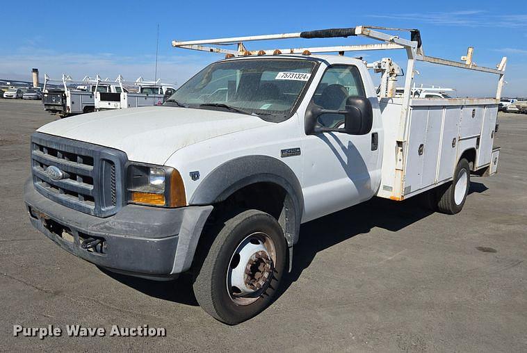 Image of Ford F-450 Primary image