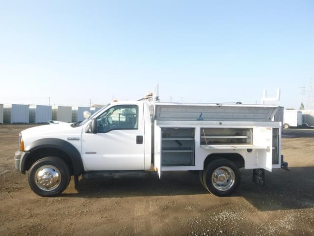 Image of Ford F-450 equipment image 4