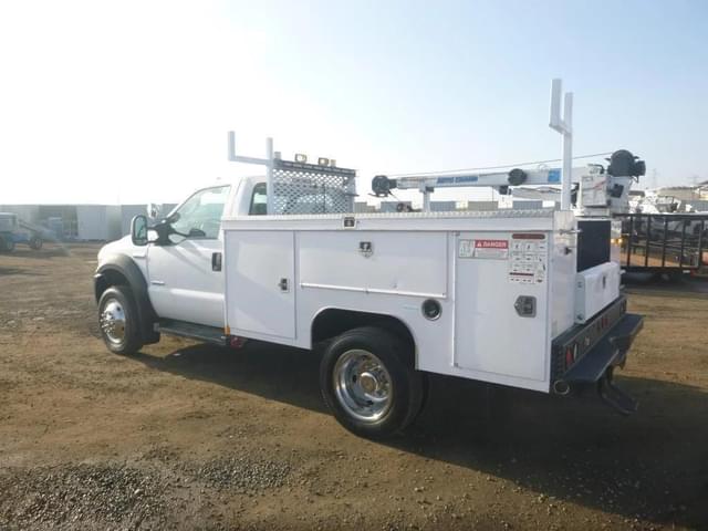 Image of Ford F-450 equipment image 3