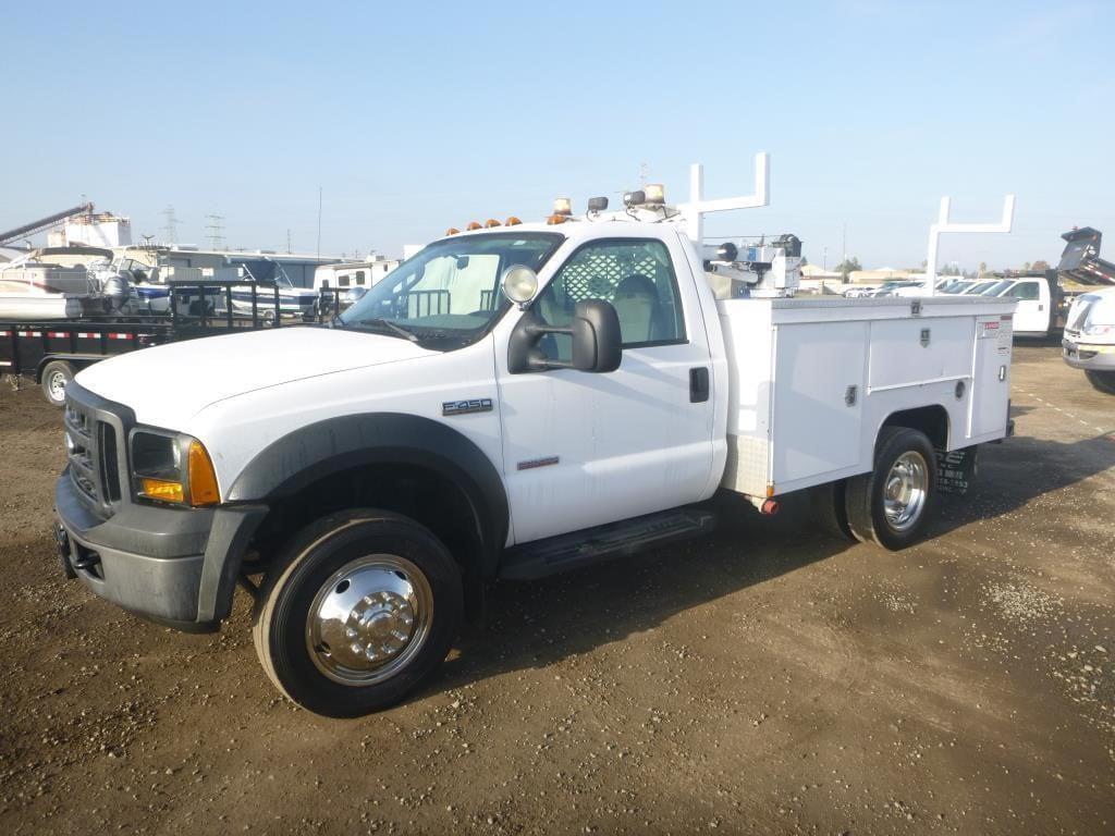 Image of Ford F-450 Primary image