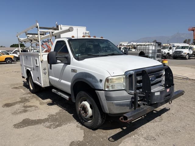 Image of Ford F-450 equipment image 1