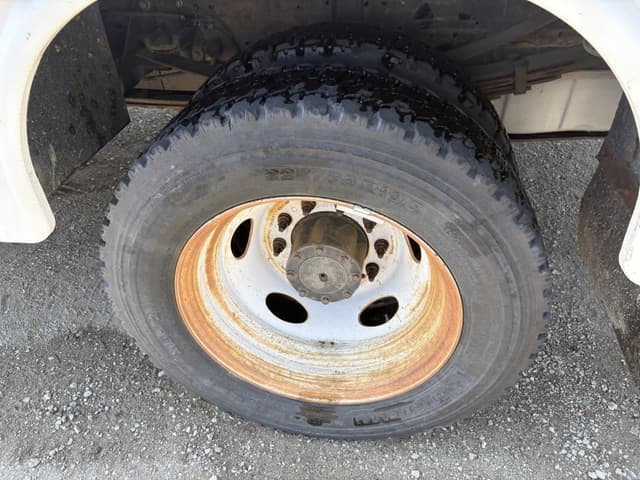Image of Ford F-450 equipment image 4