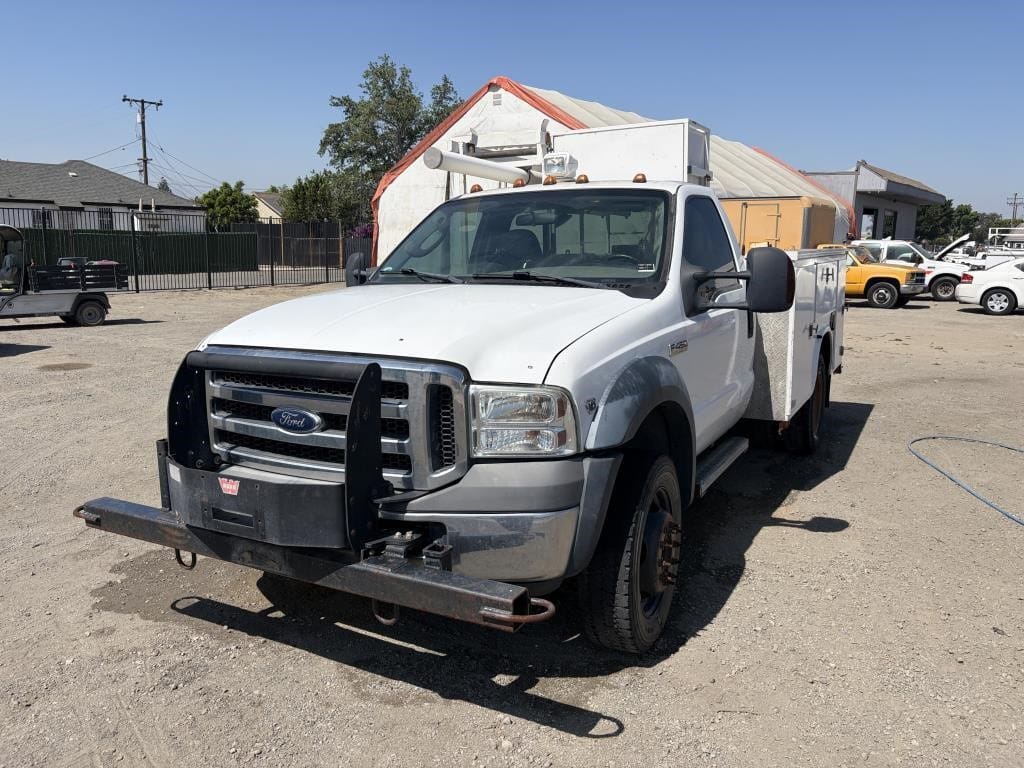 2006 Ford F-450 Equipment Image0