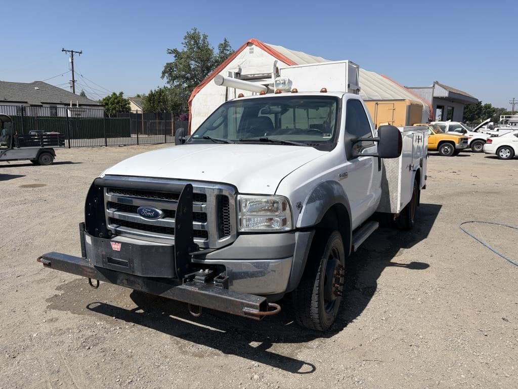 Image of Ford F-450 Primary image