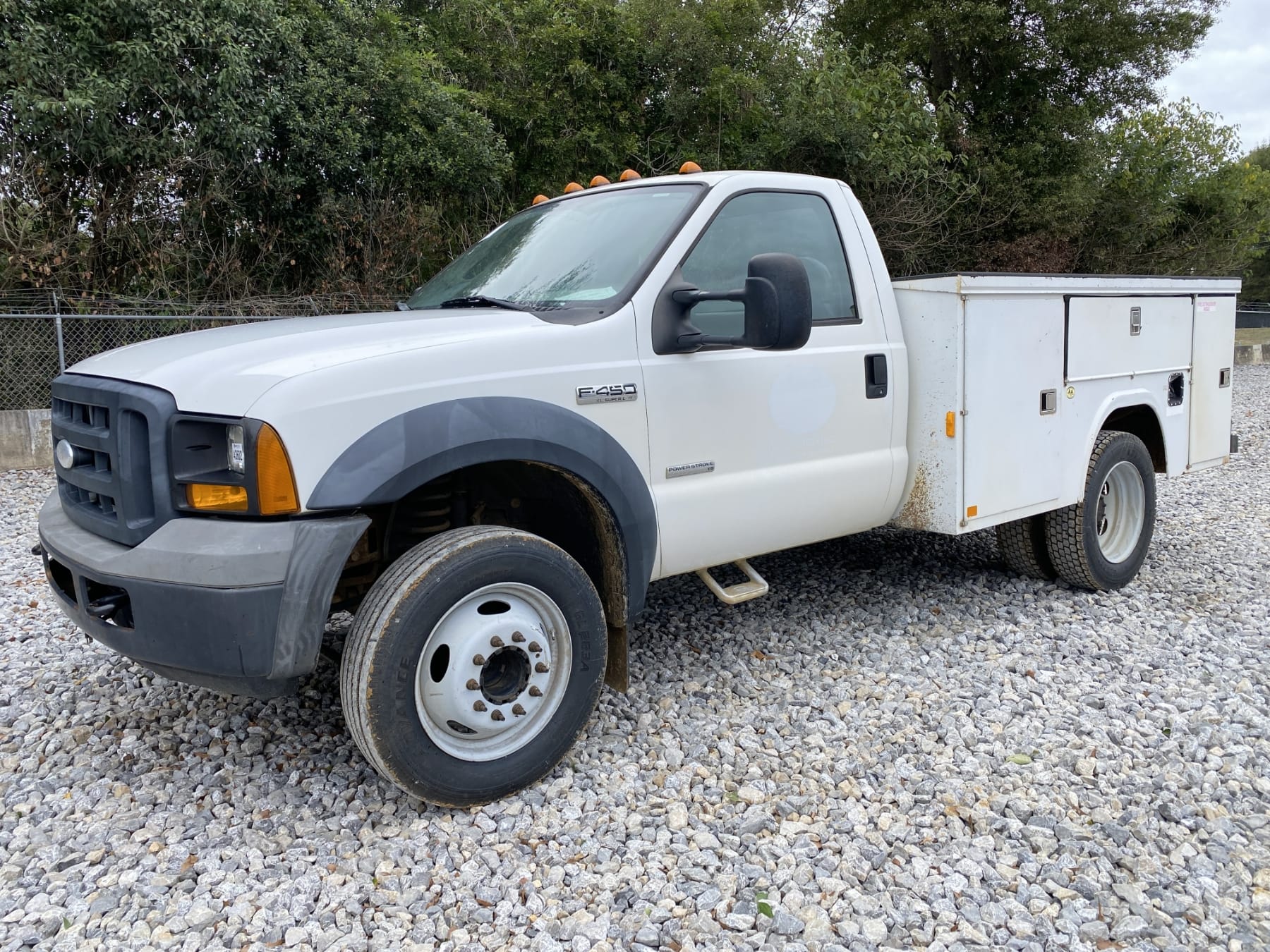 2006 Ford F-450 Equipment Image0