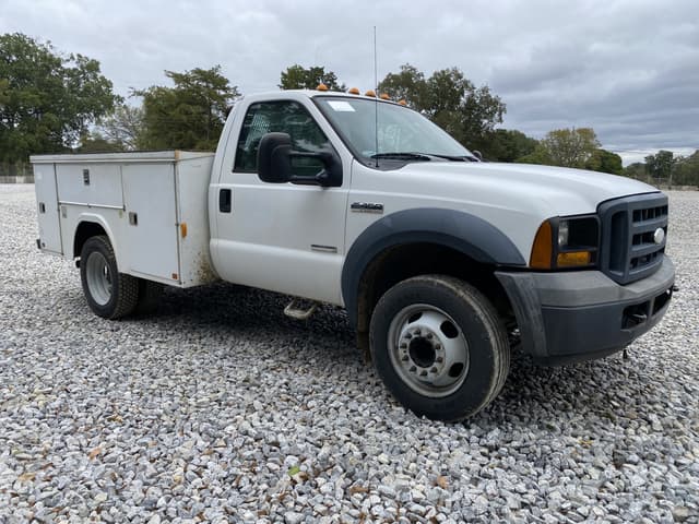 Image of Ford F-450 equipment image 3